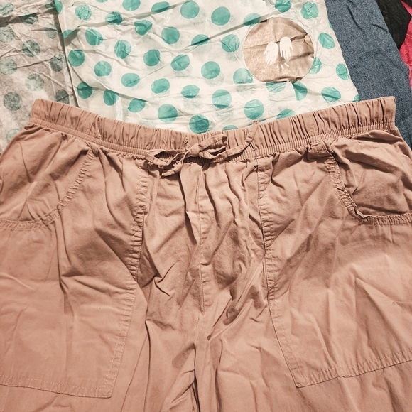 Motherhood Maternity Casual Beige Khaki Capri Cargo Pants Medium M Drawstring - Picture 3 of 10